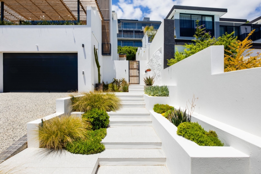 To Let 4 Bedroom Property for Rent in Bakoven Western Cape